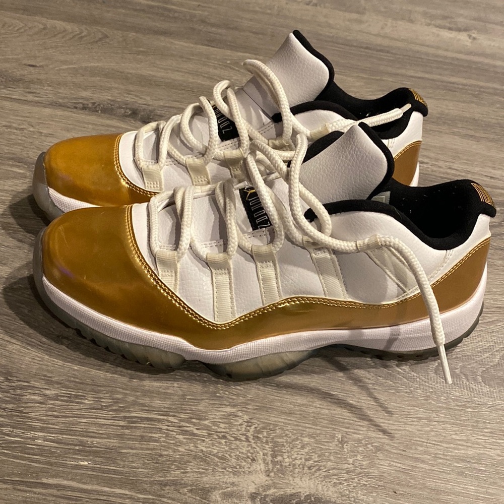 womens size 8 jordan shoes in good condition,  negotiable in price!